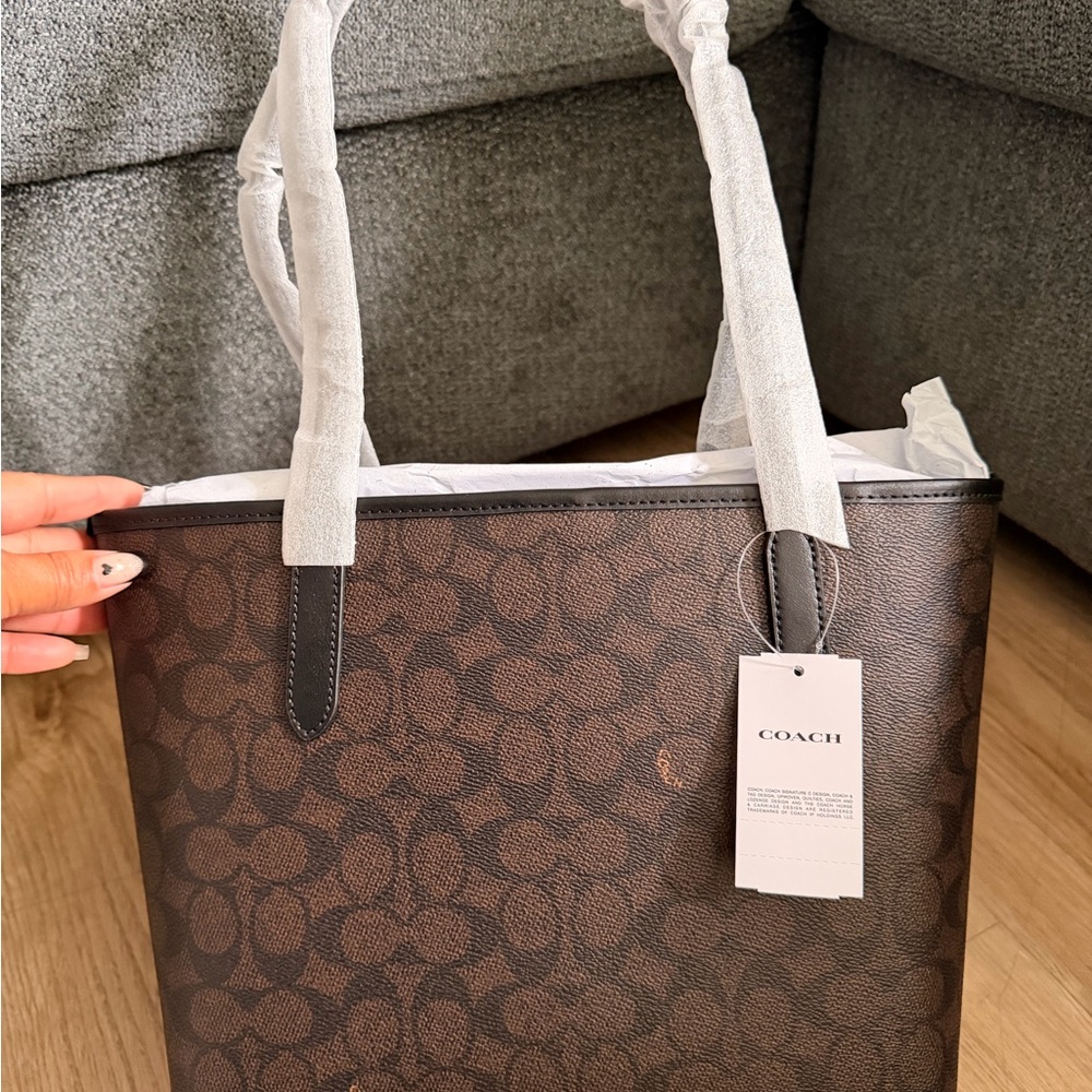 COACH SMALL/MEDIUM CITY
TOTE-COACH SHOULDER BAG. - Picture 11 of 12